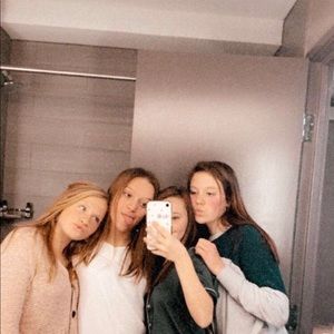 Meet your Posher, Claire